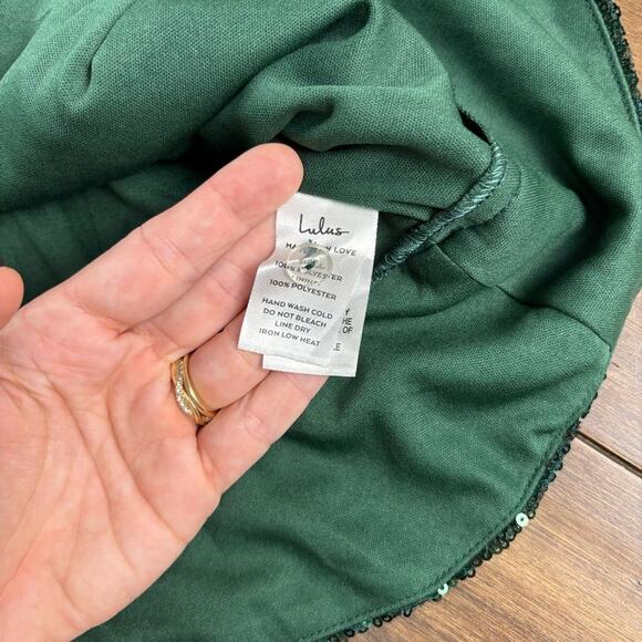 NWT Lulu's Green Sequin Deep V Neck Tank Crop Top Ruffle Hem Sleeveless Bralette - Picture 8 of 13